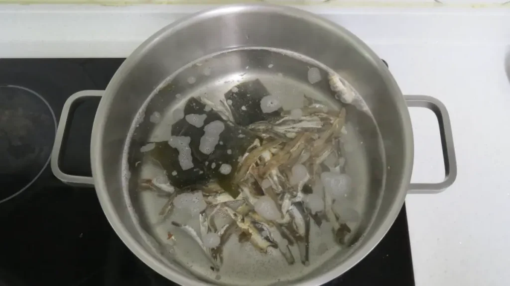 anchovy-kelp-broth-start