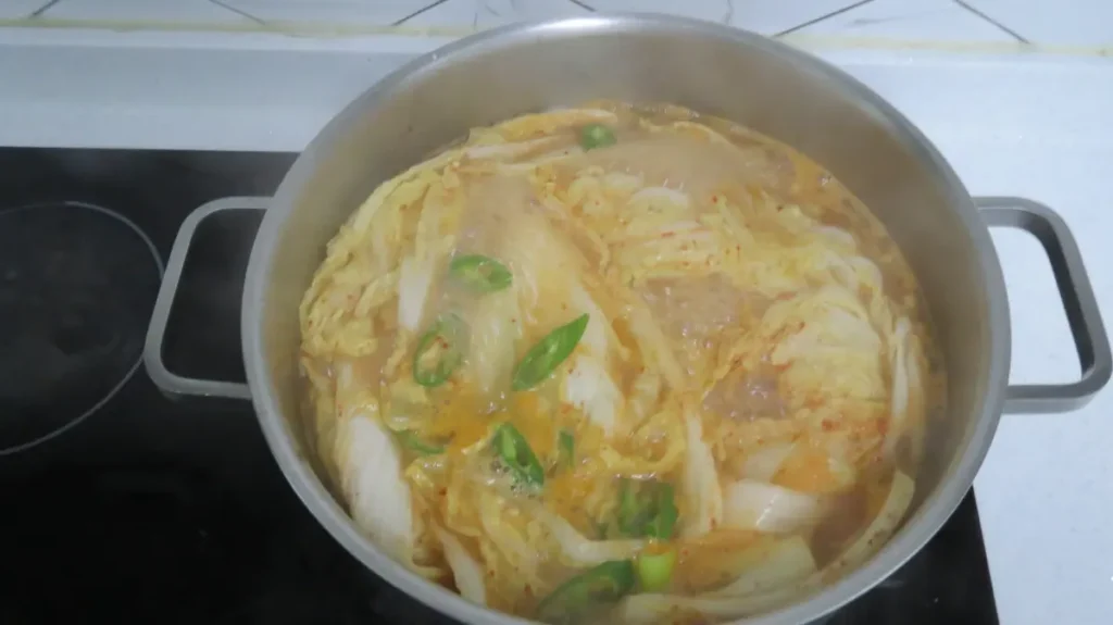 boiling-spicy-cabbage-doenjang-soup