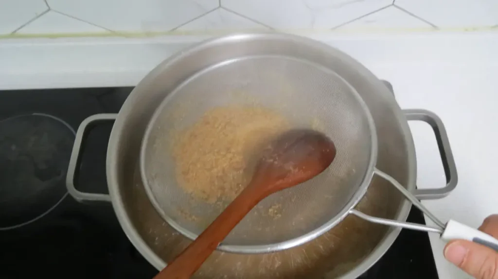 dissolving-doenjang-through-sieve