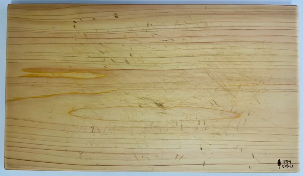 wooden-cutting-board-after-sanding