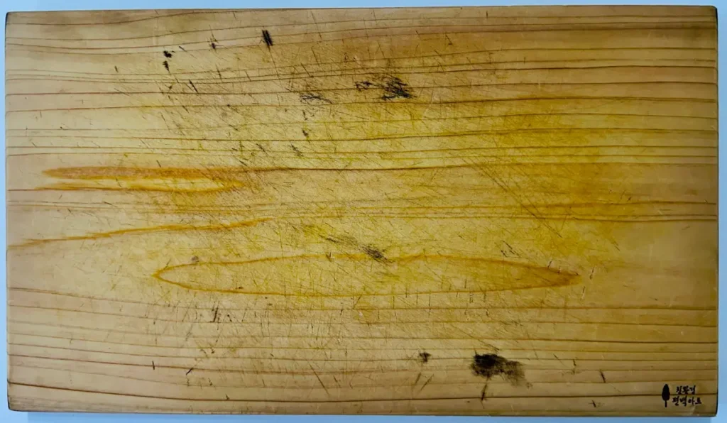 worn-wooden-cutting-board